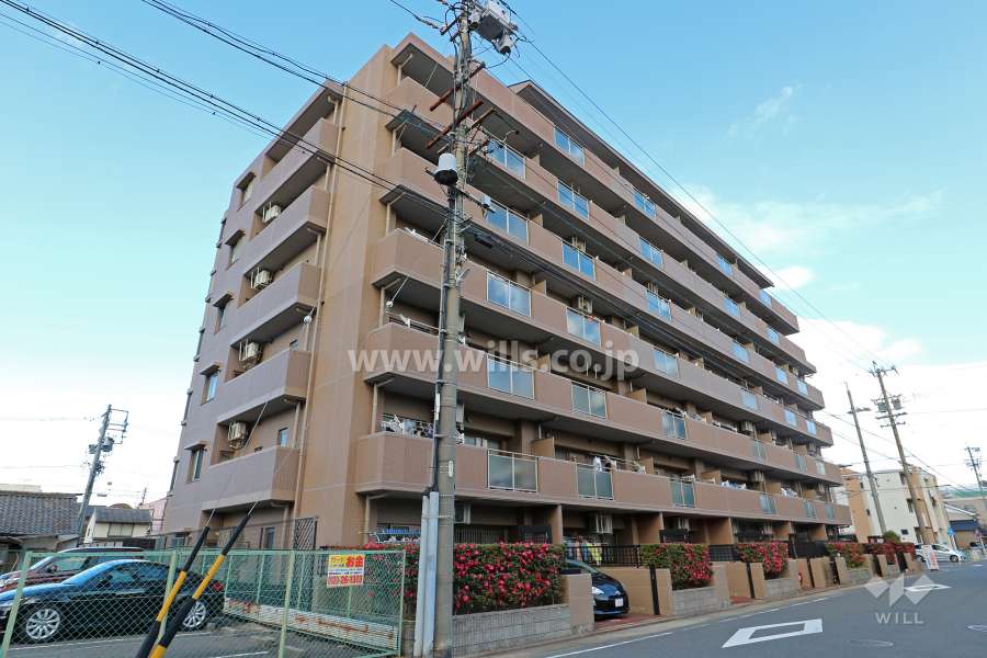 メイツ六番町ウエストステージの外観（南西側から）