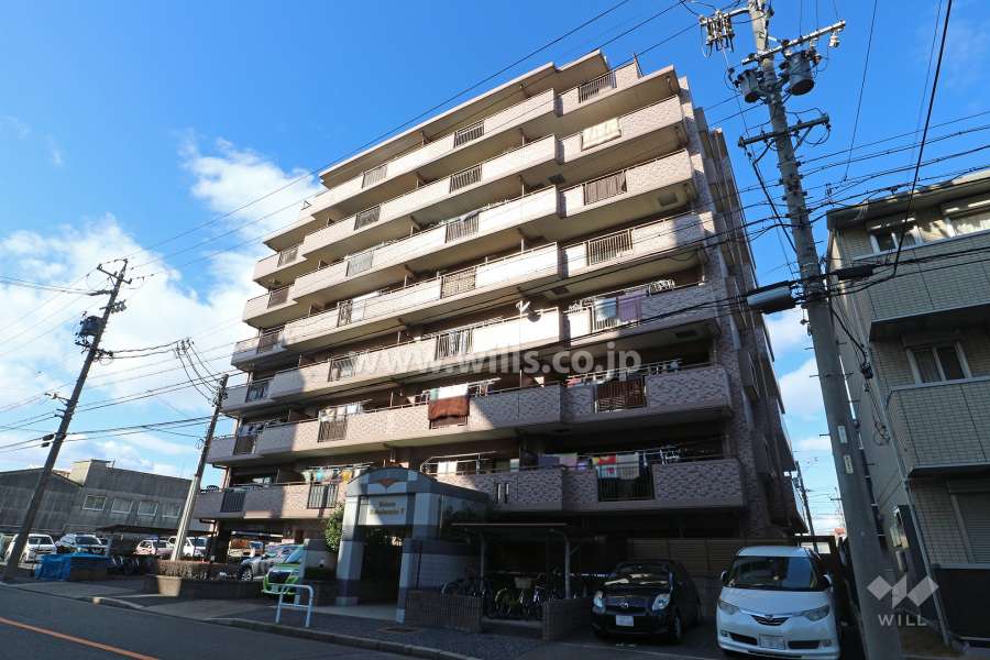 宝マンション六番町第5の外観（南東側から）