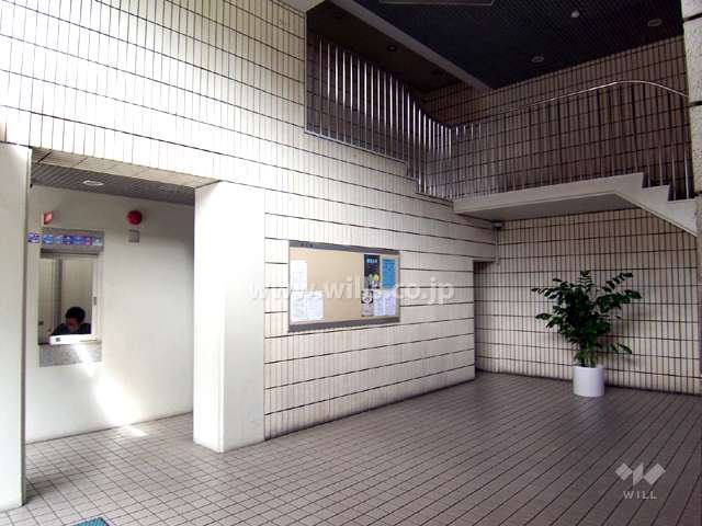 管理人室(裏にメールボックスがあります)