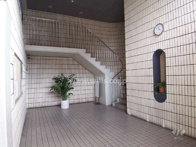 2層吹き抜けのエントランスホール