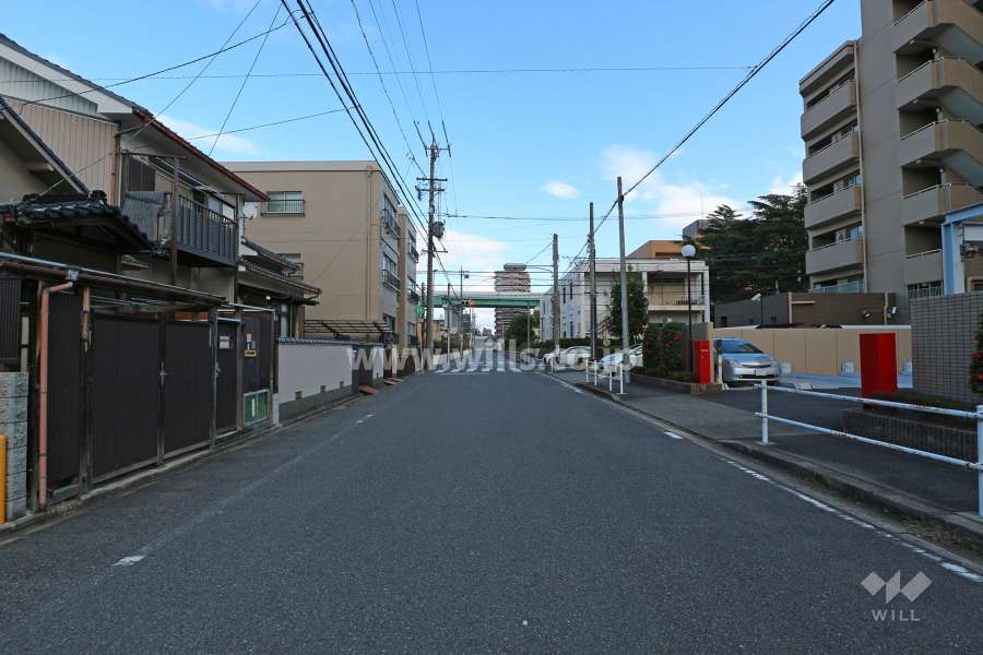 敷地北側の前面道路