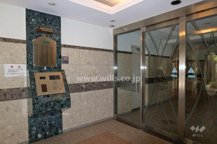 エントランスはオートロック付きです。