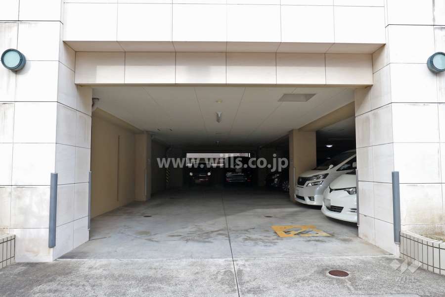 駐車場出入り口