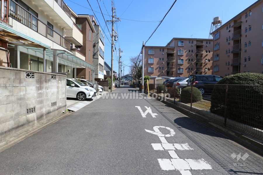 敷地北側の前面道路