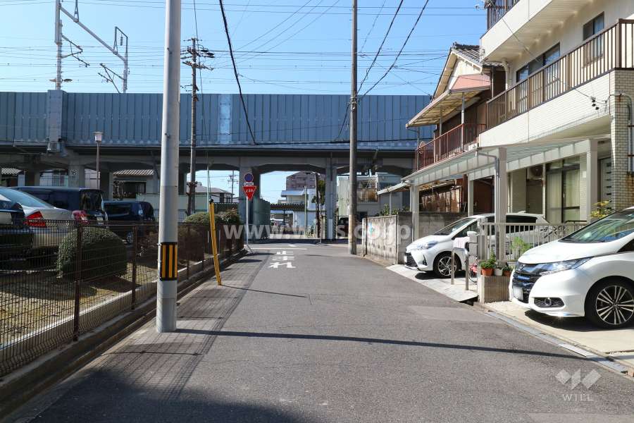敷地北側の前面道路