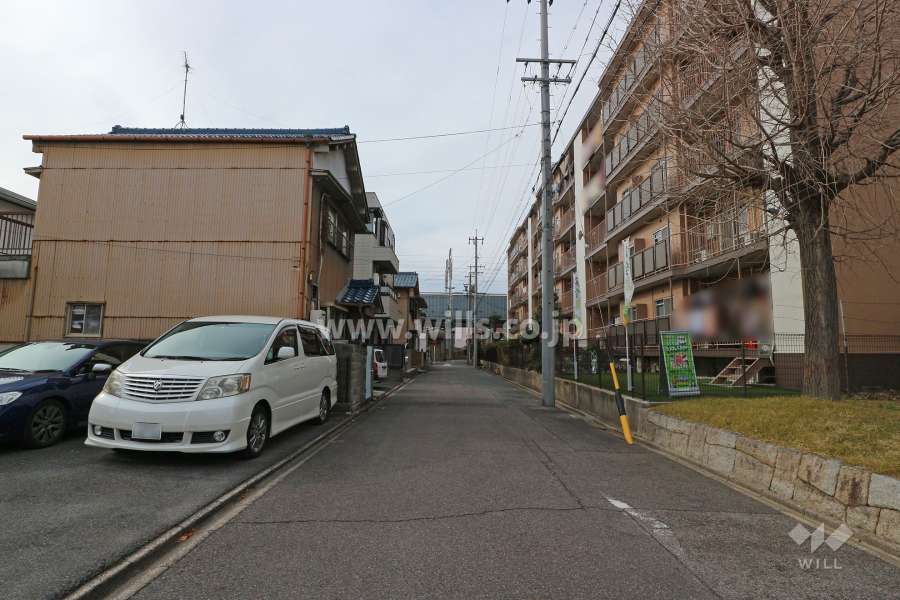 敷地南側の前面道路