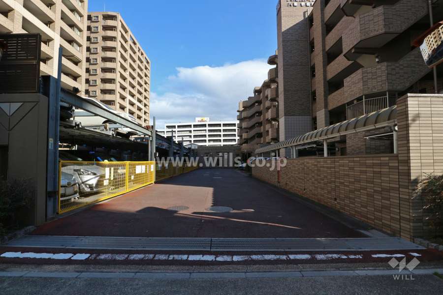 駐車場出入り口