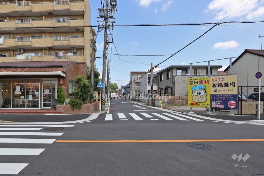 敷地東側の前面道路