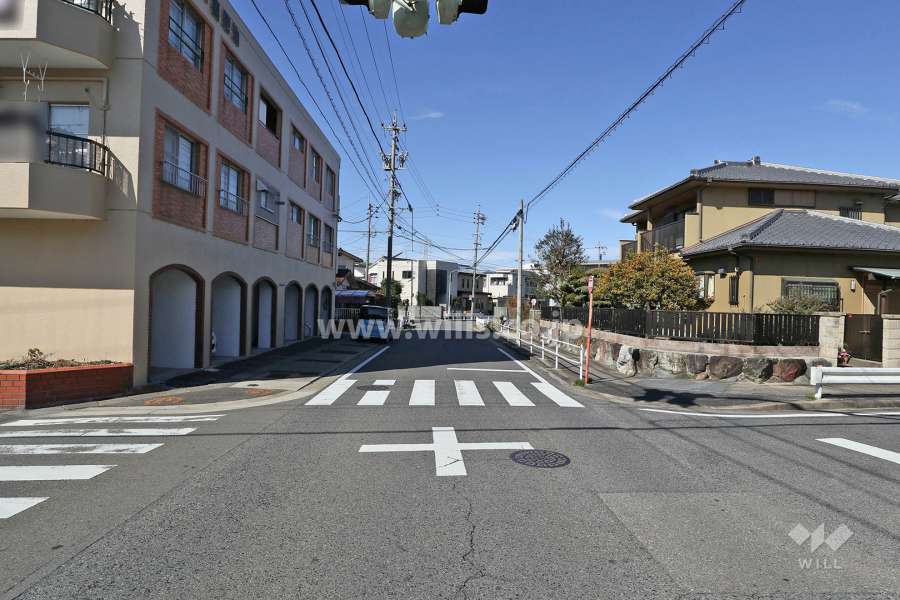 敷地北東側の前面道路