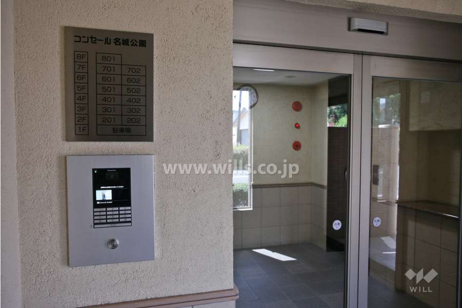 オートロックと案内板