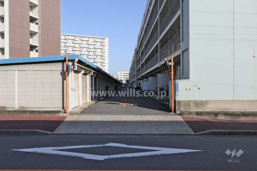 駐車場出入り口