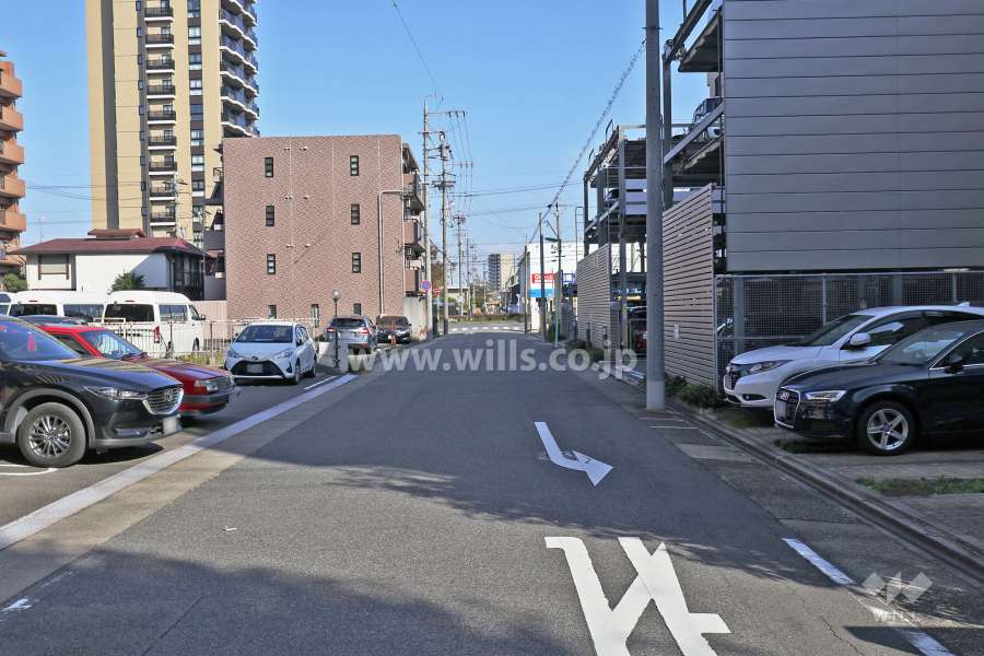 敷地北側の前面道路