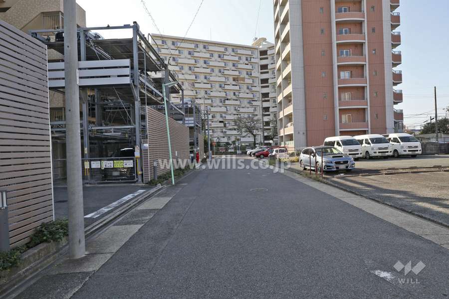 敷地北側の前面道路