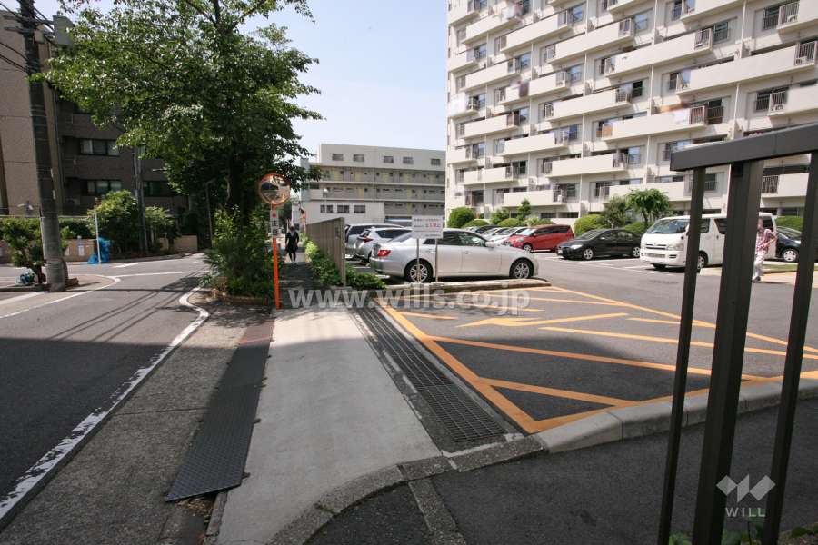 駐車場の出入り口