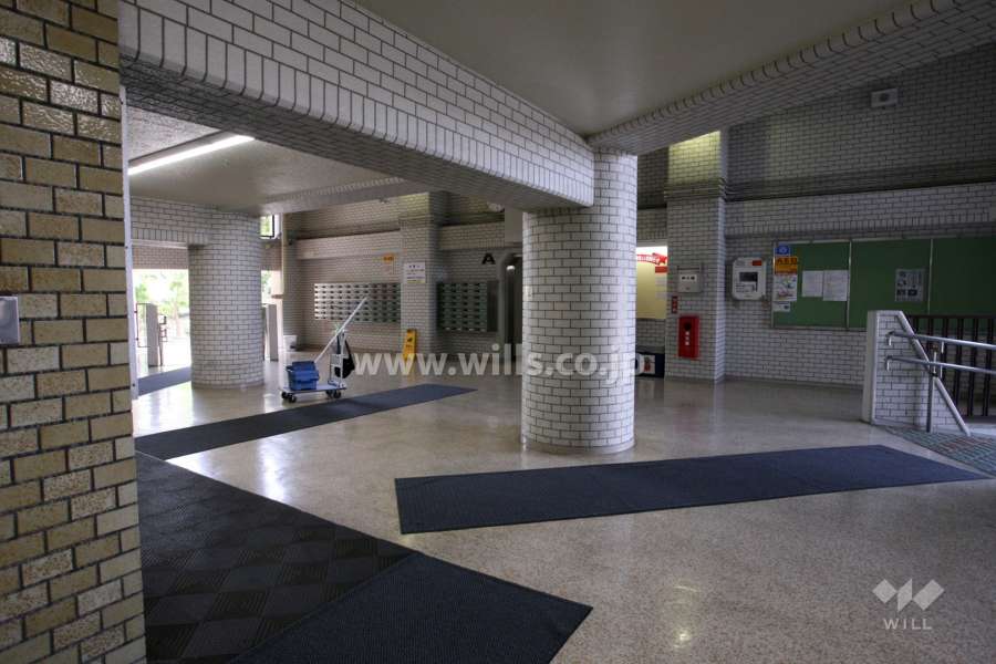 広々としたエントランスホール