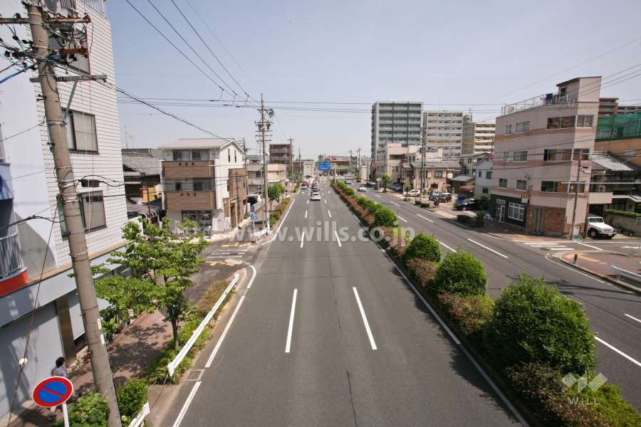 敷地東側は大津通に面しています。