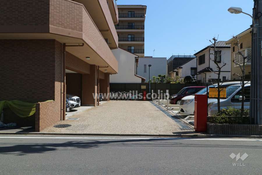 駐車場出入り口・敷地内駐車場（屋内平面式、屋外機械式）