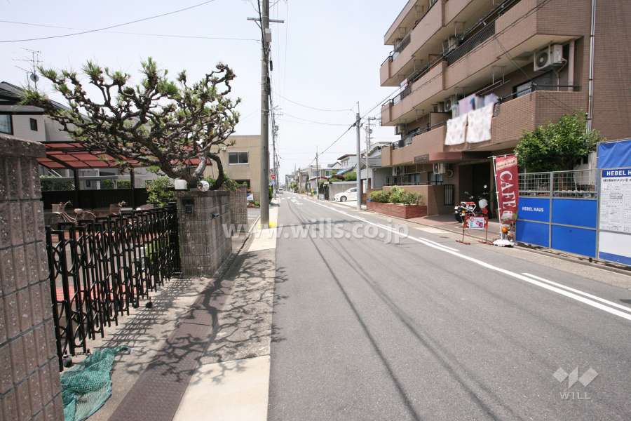 敷地南側の前面道路