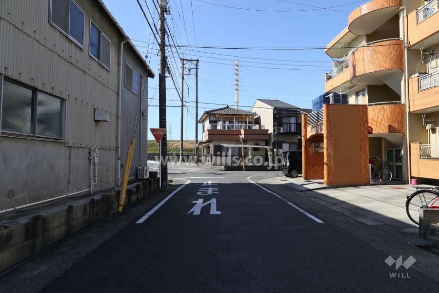 敷地南側の前面道路