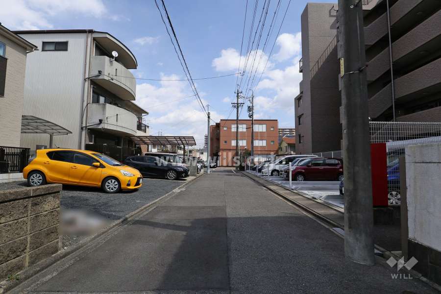 敷地北西側の前面道路