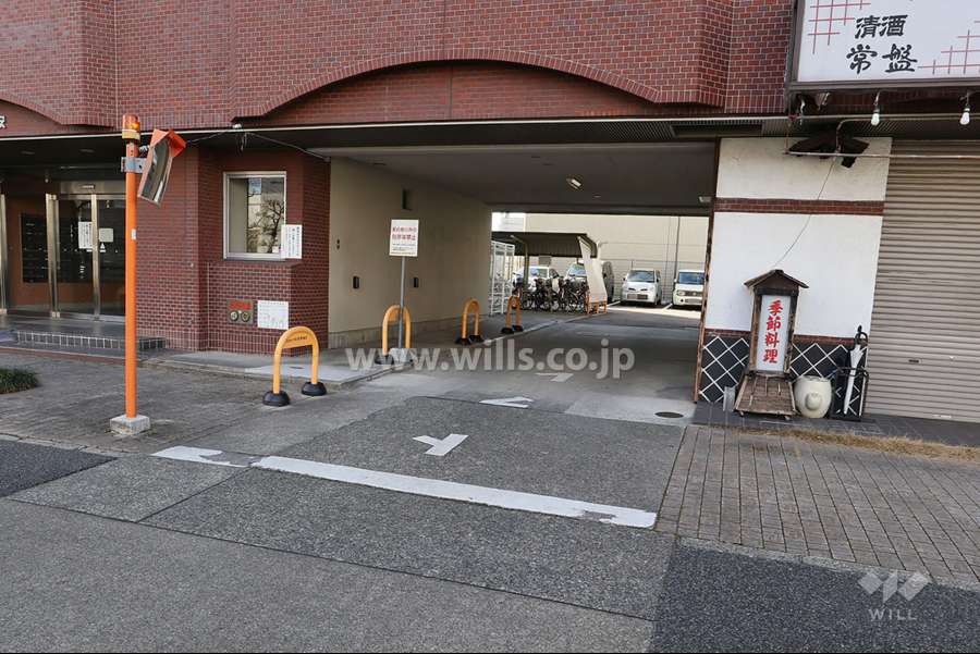 駐車場出入り口・敷地内駐車場（屋外平面式）