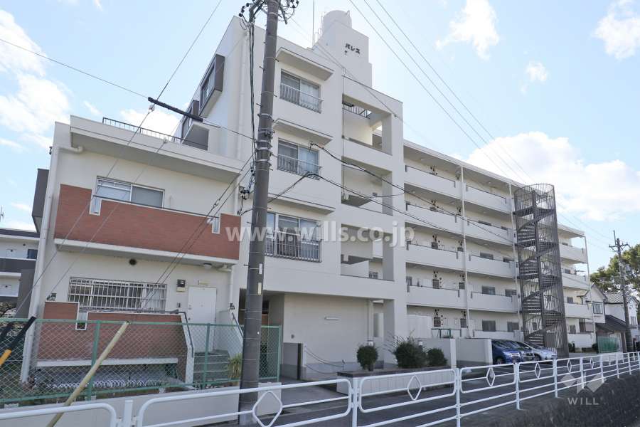 パレス三軒の外観