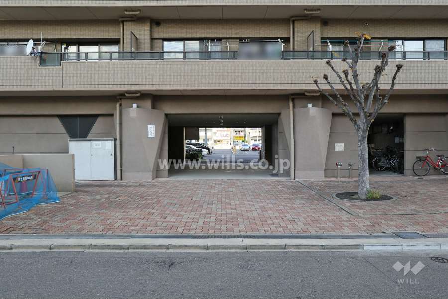 駐車場出入り口