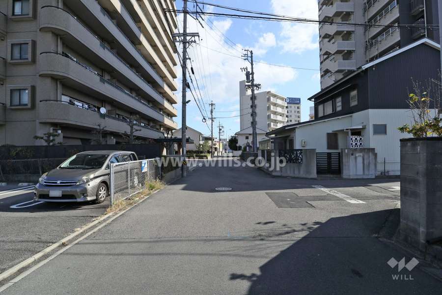 敷地南側の前面道路