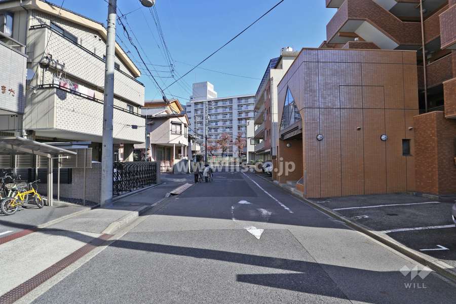 敷地の北西側前面道路