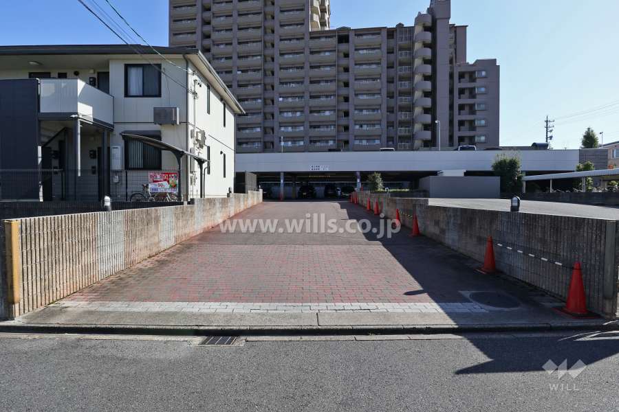 駐車場出入り口