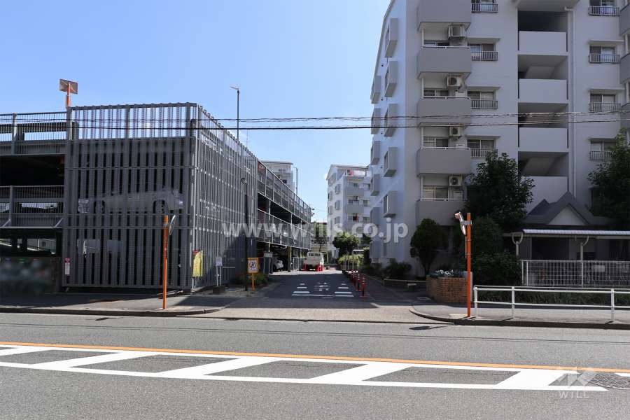 駐車場出入り口