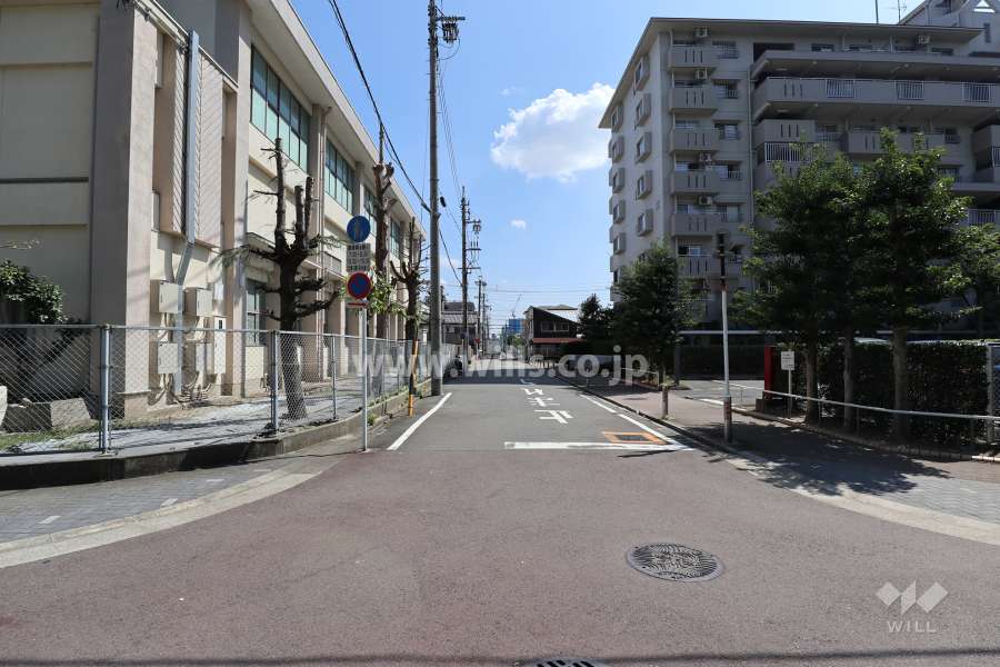 敷地東側の前面道路