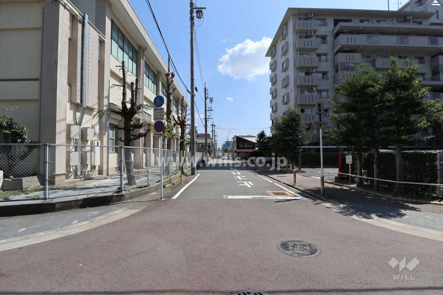 敷地東側の前面道路