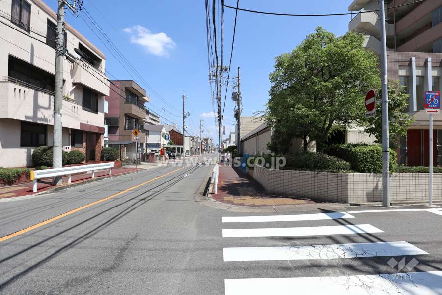 敷地北側の前面道路