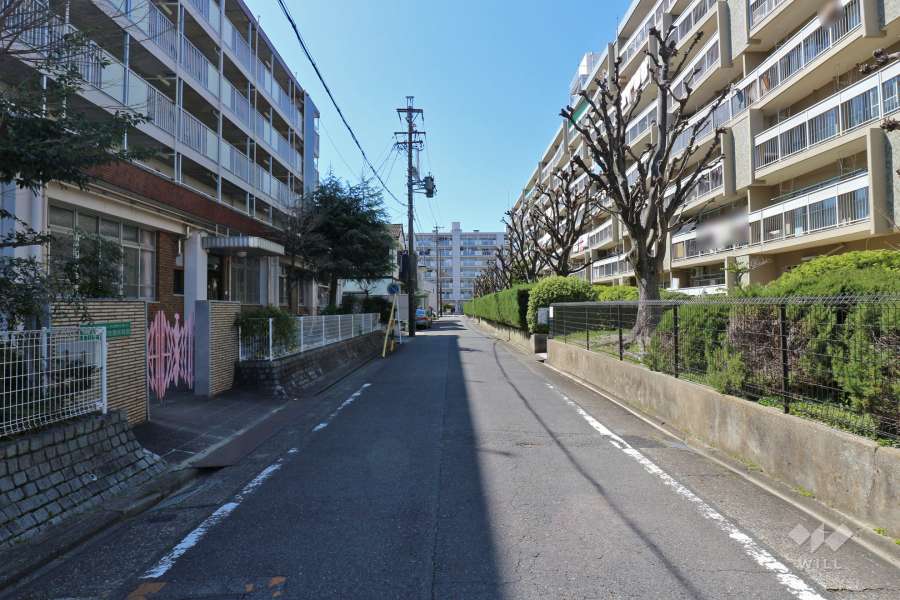 敷地南側は道を挟んで『新生東志賀保育園』があります。