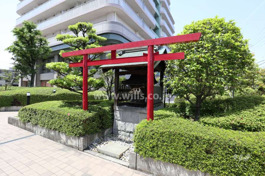 敷地内にある祠