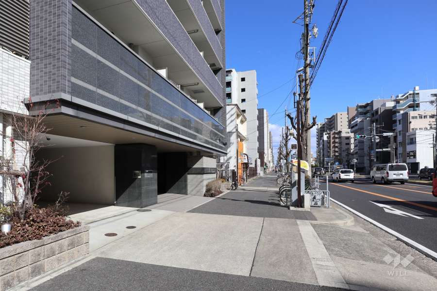 南側前面道路は名古屋市道名古屋環状線です。