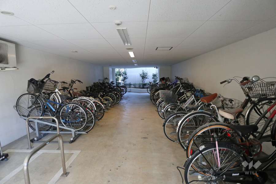 屋内に設けられた駐輪場