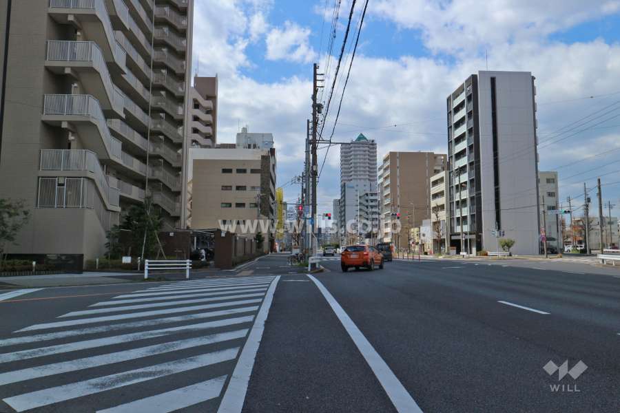 敷地北側の前面道路（東側から）