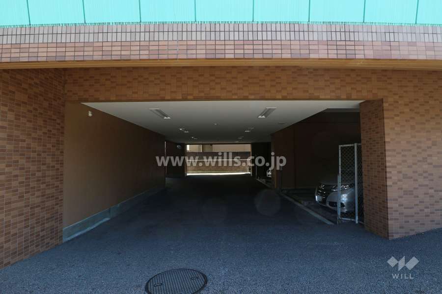 駐車場出入り口・敷地内駐車場（屋内機械式）