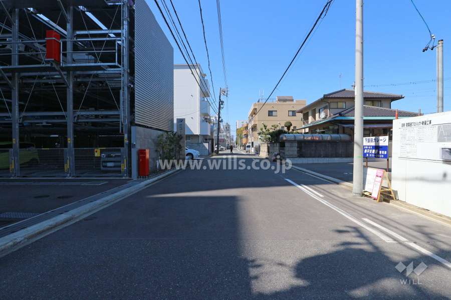 敷地北側の前面道路