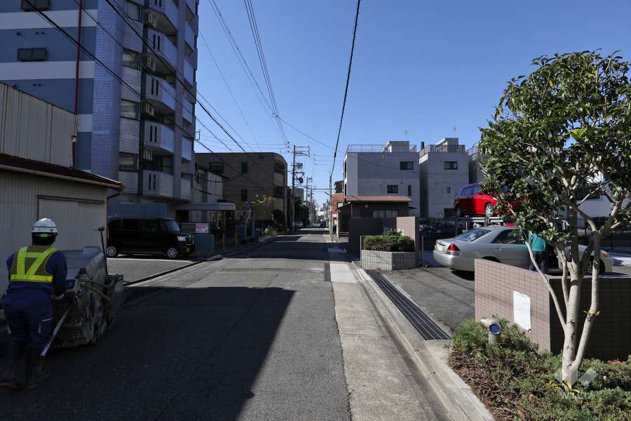 敷地南側の前面道路