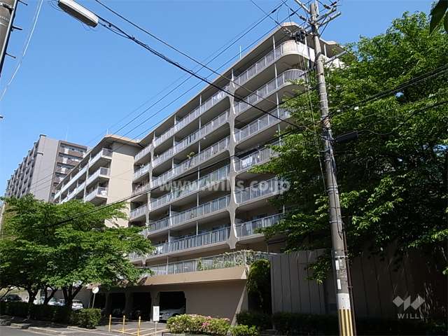 千里一条池スカイハイツD棟の外観（南東側から）
