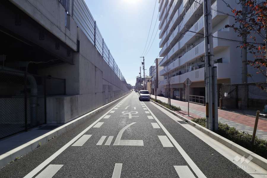 敷地東側の前面道路