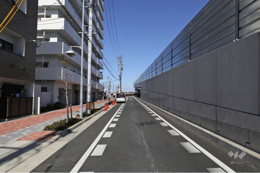 敷地東側の前面道路