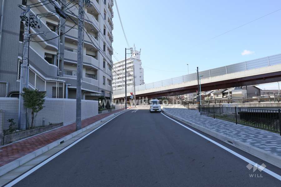 敷地北西側の前面道路
