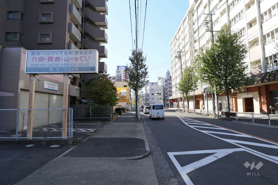 敷地北東側の前面道路