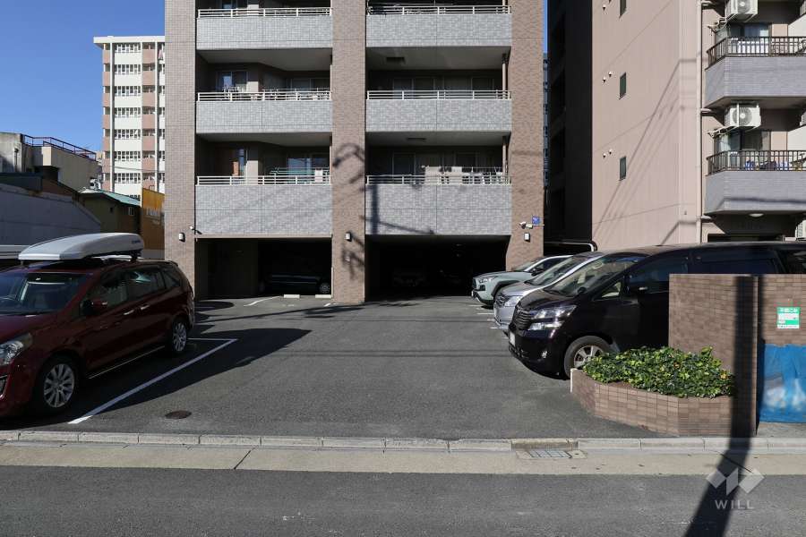 駐車場出入り口・敷地内駐車場（屋内平面式、屋外平面式）