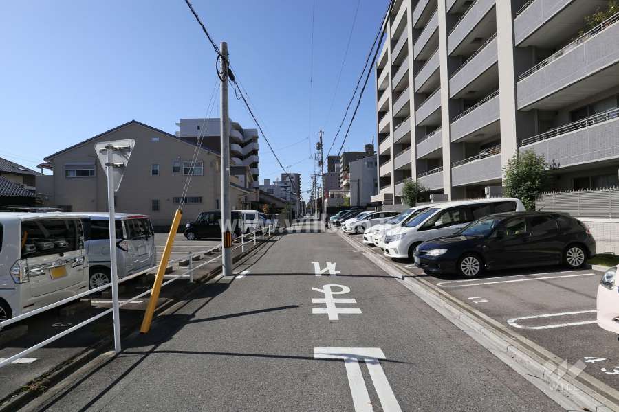 敷地南側の前面道路