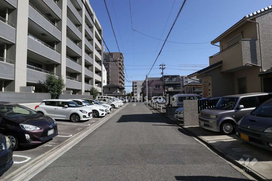 敷地南側の前面道路